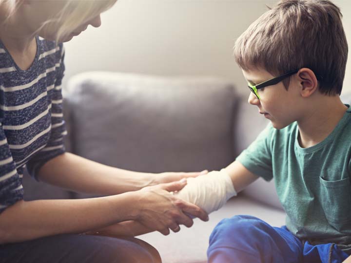 Arm verbinden beim Kind