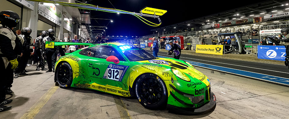 Boxengasse beim 24h-Rennen am Nürburgring