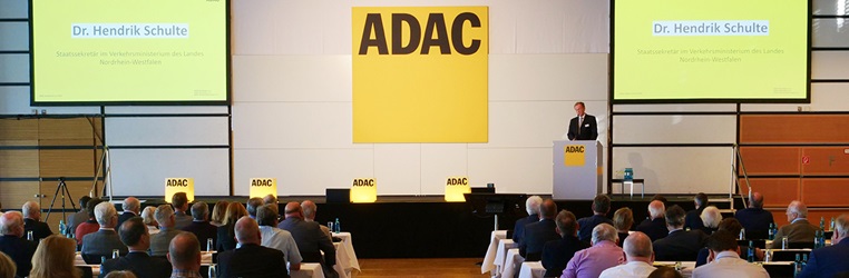Staatssekretär Dr. Hendrik Schulte aus dem NRW-Verkehrsministerium beim ADAC Verkehrsforum 2019 in Düsseldorf