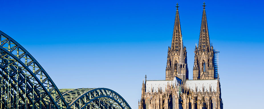 Kölner Dom, Hohenzollernbrücke und Rheinufer