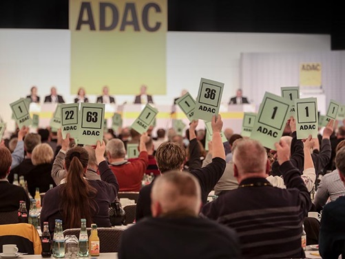 Abstimmung bei der Mitgliederversammlung des ADAC Nordrhein