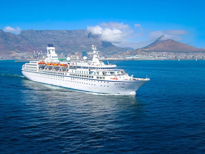 MS Astor in 123 Tagen um den Erdball von Hamburg bis Bremerhaven