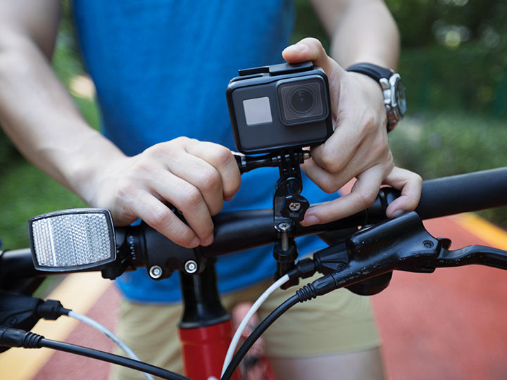 Montage einer Dashcam an einen Fahrradlenker
