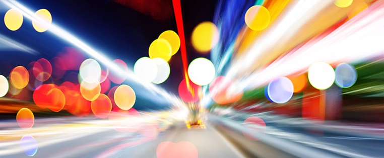 bunte verschwommene Rücklichter