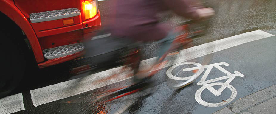 Lkw Abbiegeassistenten Im Vergleich Adac