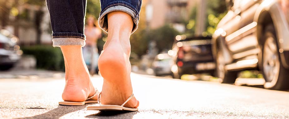 Autofahren mit Flip Flops | ADAC Schuhe zum Autofahren Verkehrsrecht & Verkehrssicherheit 2019