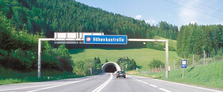 Höhenkontrolle vor Tunnel