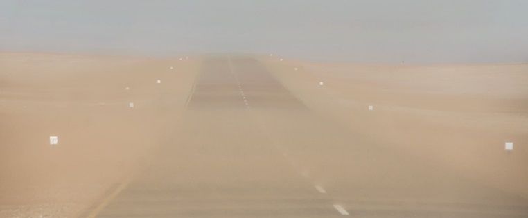 Sandsturm auf einer Straße