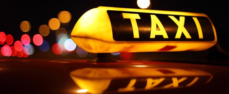 Taxi Nacht Licht frei