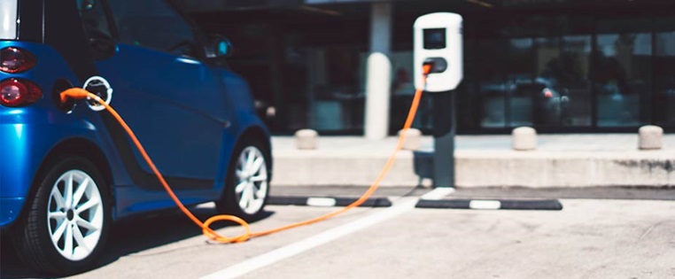 E-Auto an Ladesäule