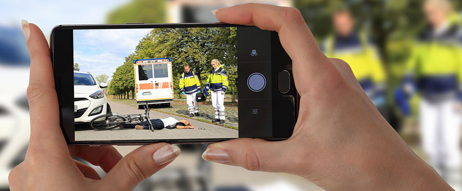 Gaffen, Gaffer, Smartphone, Unfall, Rettungskräfte, Feuerwehr, Handy, filmen, Foto