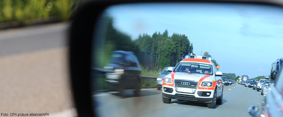 Rettungsgasse, Österreich, Ausland, Europa, Stau, Rettungskräfte, Einsatzkräfte, Unfall, Autobahn