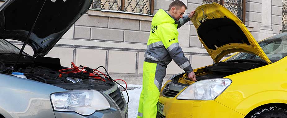 Starthilfe, Winter, Batterie, Pannenhilfe, Kabel, Auto springt nicht an,