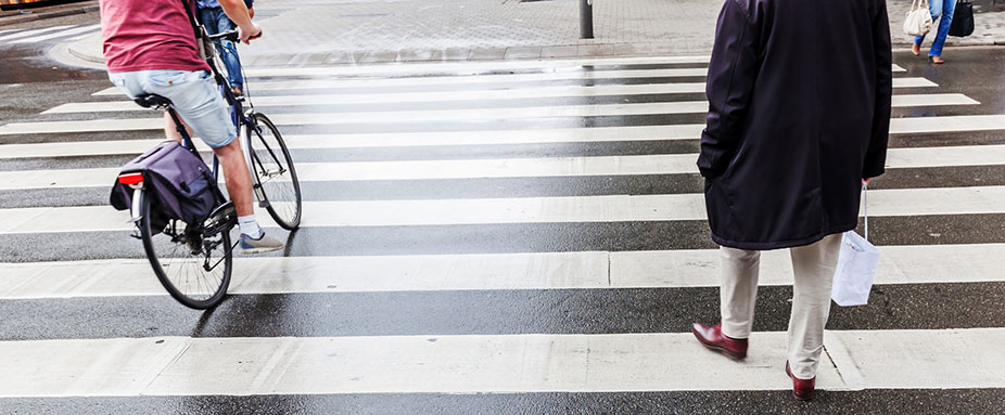 Zebrastreifen, ADAC, Fußgänger, Radfahrer