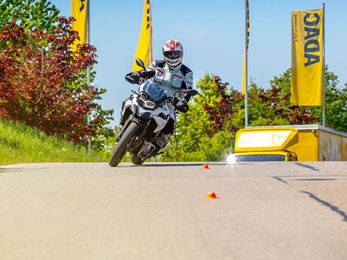 Motorrad bei einem Fahrsicherheitstraining in Augsburg