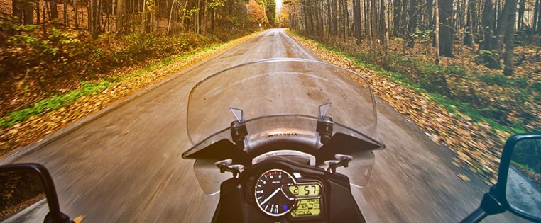 Motorradfahren im Herbst
