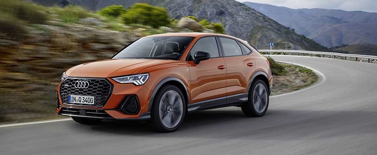 Audi Q3 Sportback in Orange fahrend