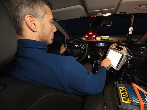 Reto Blätter im Cockpit beim Ganzjahresreifen-Test