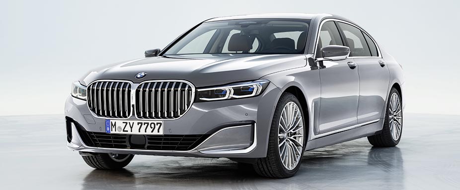 BMW 7er stehend von vorne