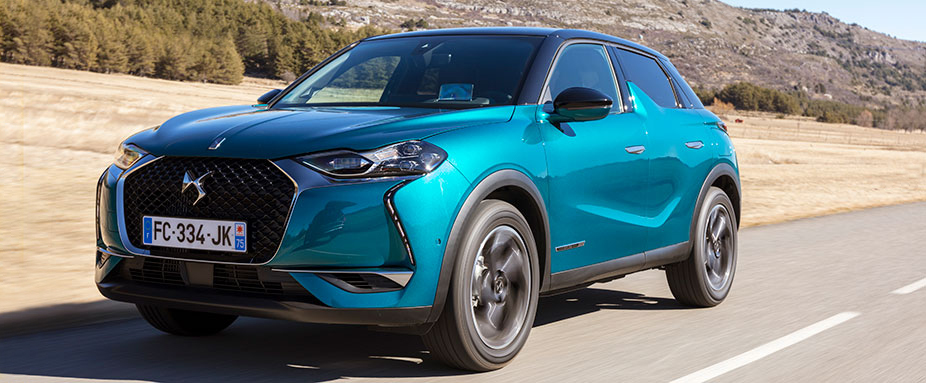 DS 3 Crossback fahrend auf der Straße