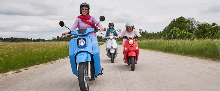 Elektroroller Im Test Von Vespa Bis Schwalbe Adac