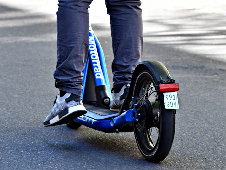 EScooter Verkehrsregeln & alle Modelle mit Zulassung ADAC