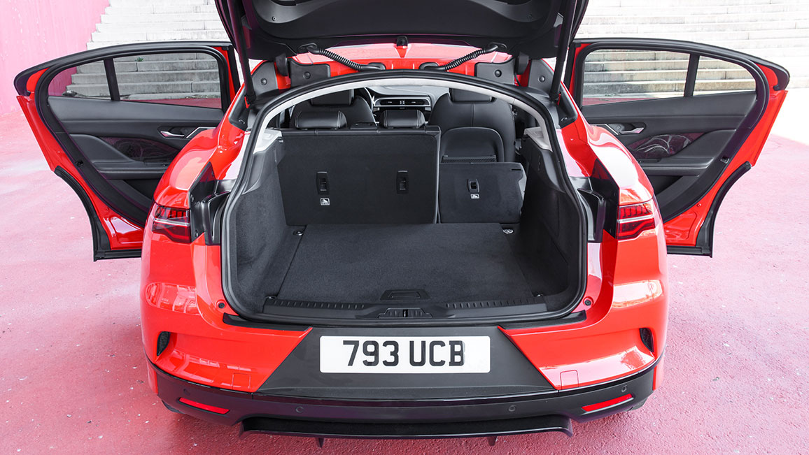 Tesla Model S Kofferraum Hund hagellacarter
