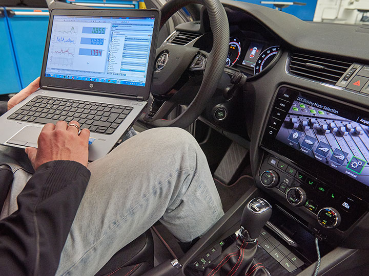 Adaptive Fahrwerke Im Test Lohnt Der Aufpreis Adac