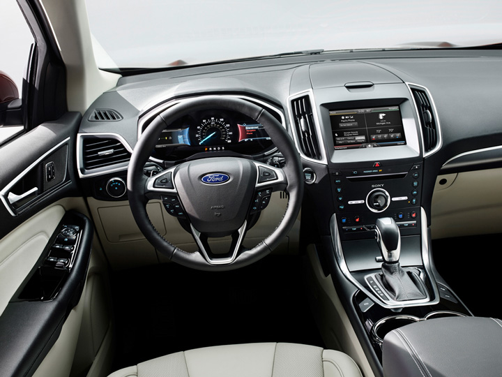 Blick ins Cockpit des Ford Edge