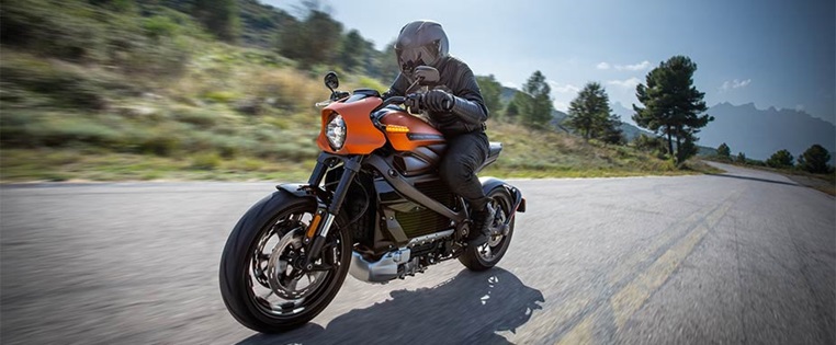 Harley Davidson Livewire fahrend