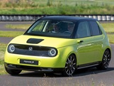 Honda E fährt in der Kurve