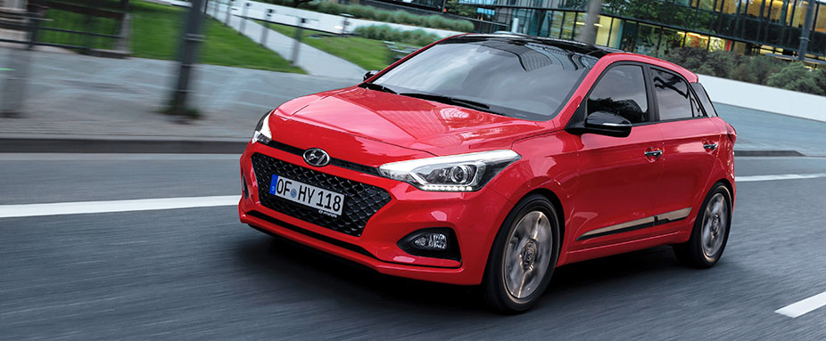 Front des Hyundai i20 fahrend