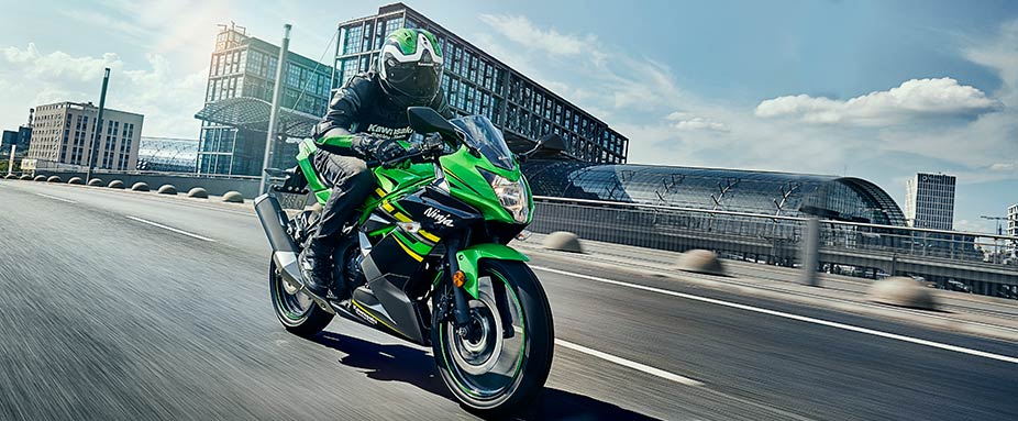 Kawasaki Ninja 125 fahrend