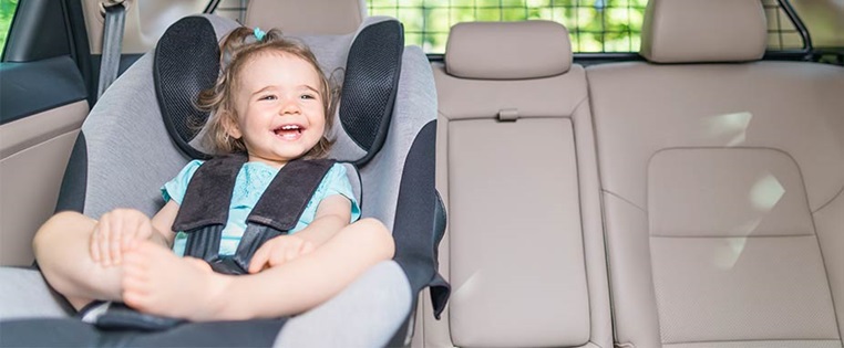 Kindersitz: ISOFIX- oder Gurt-Befestigung im Auto | ADAC