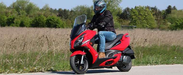 kymco 300 Grand Dink Modell 2019 fahrend