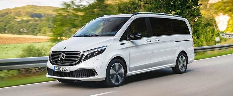 Mercedes EQV fahrend