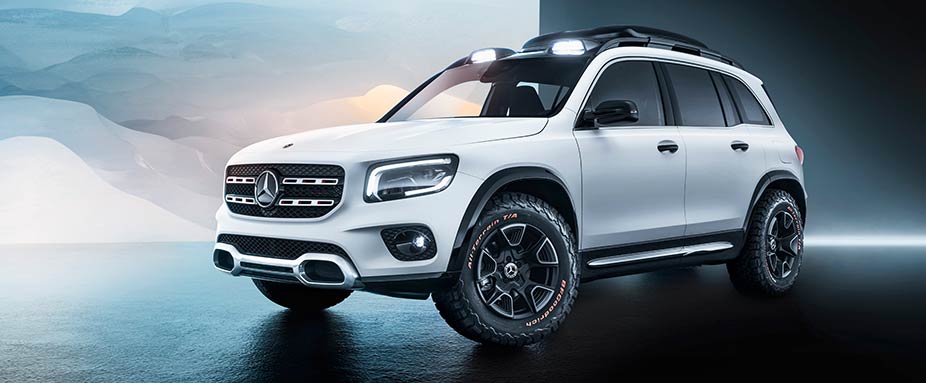 Front und Seite des Mercedes GLB stehend