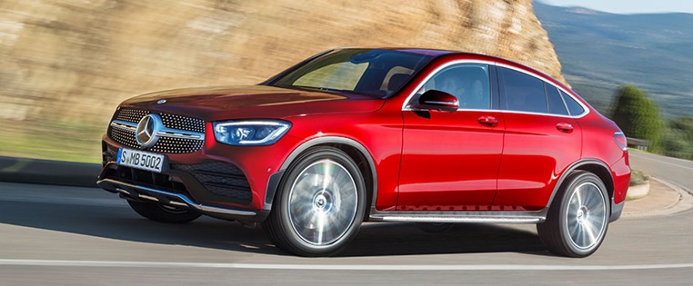 Mercedes GLC Coupe fahrend von der Seite