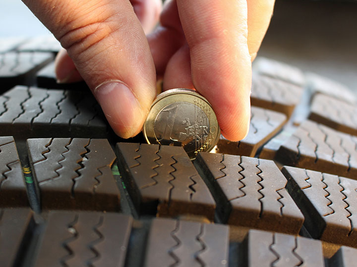 Mindestprofiltiefe bei Winter- und Sommerreifen | ADAC