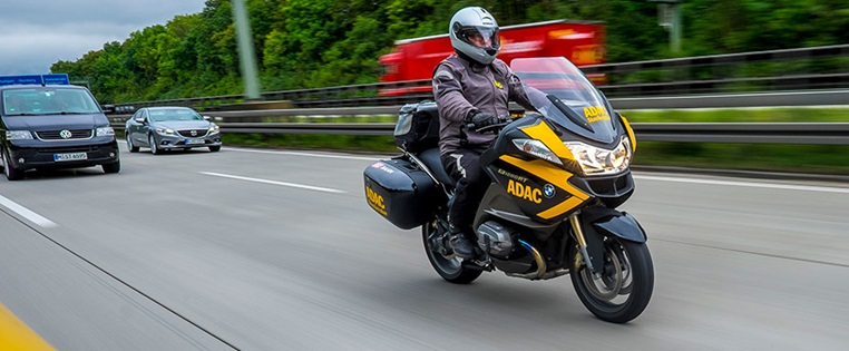 ADAC Stauberater im Einsatz zu Ferienbeginn Stau auf der Autobahn