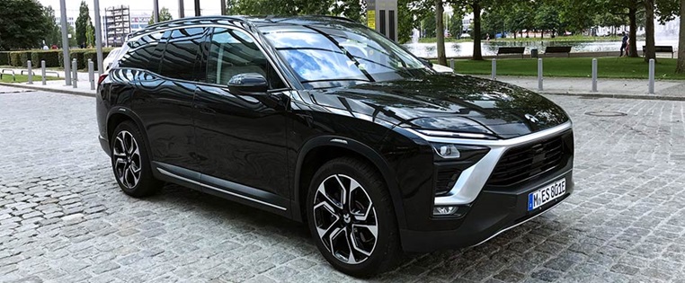 Nio ES 8 stehend
