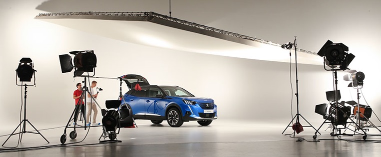 Der neue Peugeot 2008 im Fotostudio Fotograf