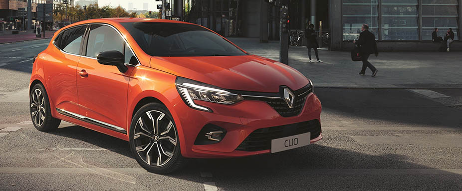 Frontaufnahme des Renault Clio fahrend
