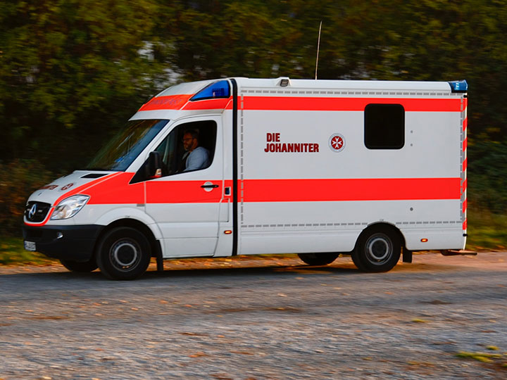 Rettungswagen Oder Krankenwagen Das Ist Der Unterschied Adac
