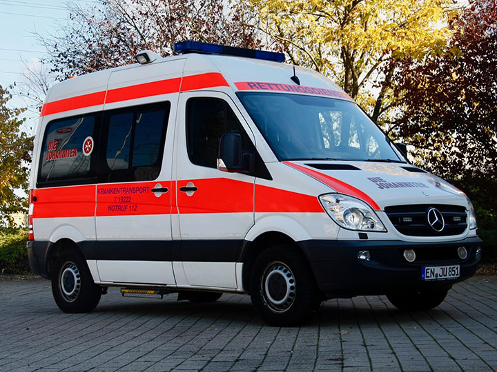 Rettungswagen Oder Krankenwagen Das Ist Der Unterschied Adac