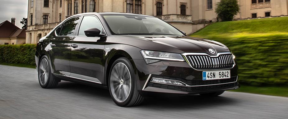 Skoda Superb fahrend