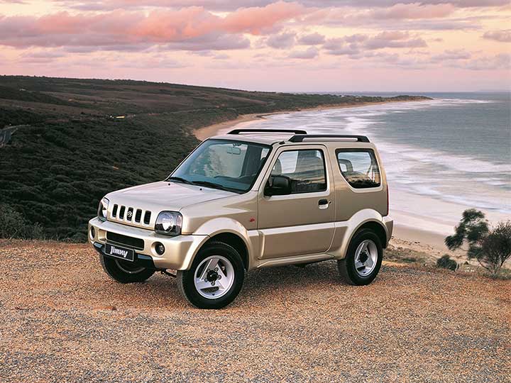 Suzuki Jimny steht am Meer