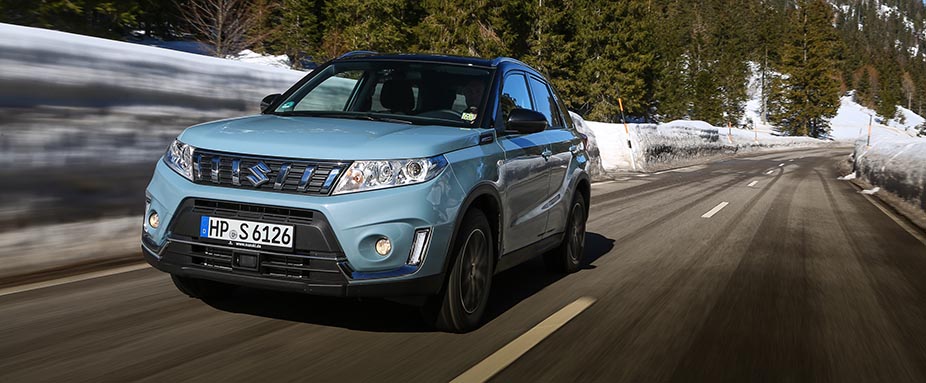suzuki-vitara-2019-front-fahrend-926x383