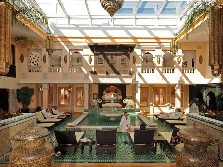 Innenhof der Therme Mediterana in Bergisch-Gladbach