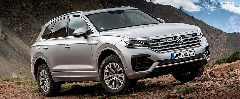 VW Touareg offroad fahrend